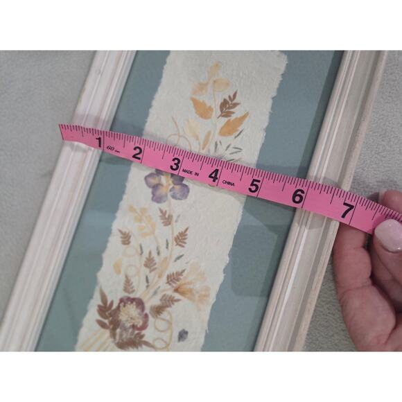 Vtg Art Framed Pressed Dried Flowers Handmade Signed 98 Cottage Core - Picture 8 of 9